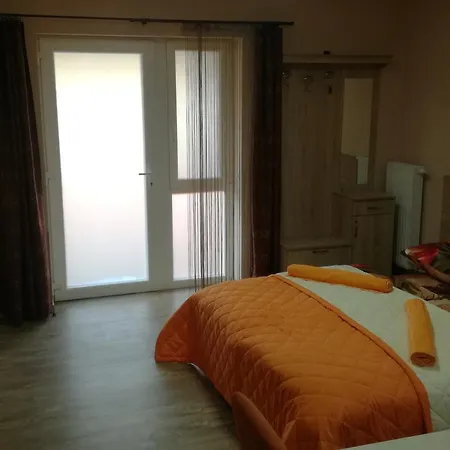 Keri Vendeghaz Apartment Mosonmagyarovar Exterior photo