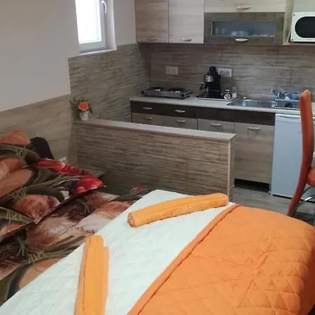 Keri Vendeghaz Apartment Mosonmagyarovar Exterior photo